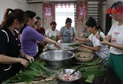 广西柳州女子吃瓜视频,一场街头美食的视觉盛宴