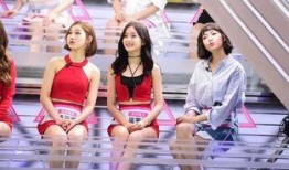 大学生女团跳舞吃瓜视频,女团风采与青春活力