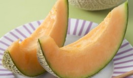 老美吃哈密瓜视频,品尝新疆美味