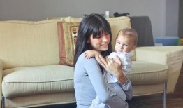 吃瓜女人抱小孩视频大全,吃瓜女人抱小孩视频大全集锦