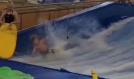 吃瓜翻车搞笑视频大全集,笑料百出！吃瓜翻车搞笑视频大盘点