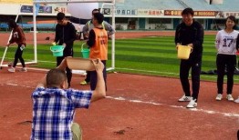拔河比赛吃瓜视频,揭秘赛场幕后花絮