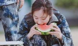 男兵女兵吃瓜视频,男兵女兵吃瓜视频揭秘军中趣事