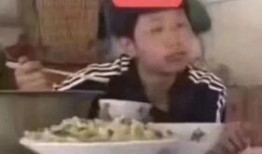 爆笑学姐吃瓜视频,笑料百出，揭秘校园幕后趣事