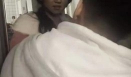 女生和男友视频吃瓜,情侣视频中的甜蜜瞬间