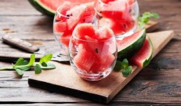 怀念夏天吃瓜视频,重温那段甜蜜的回忆