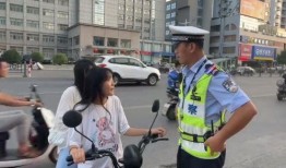 交警吃瓜搞笑视频合集完整版,合集完整版，笑料连连，欢乐无限