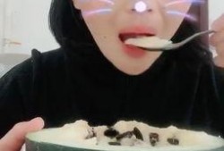 吵架旁边人吃瓜视频,吃瓜群众成焦点