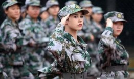 吃瓜军训女大学生视频在线播放,在线播放引发热议